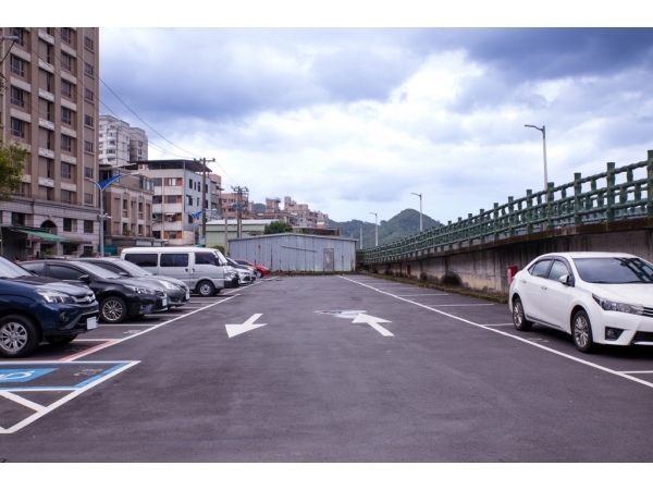 Fu 6th St Parking Lot