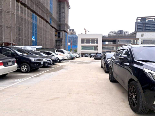 致維停車場
