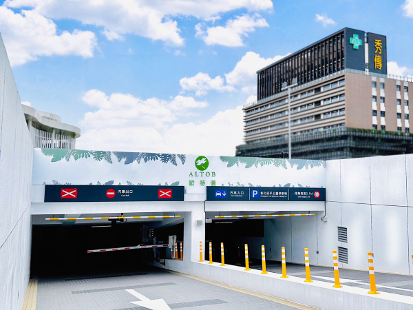 Yanping Park Parking Garage