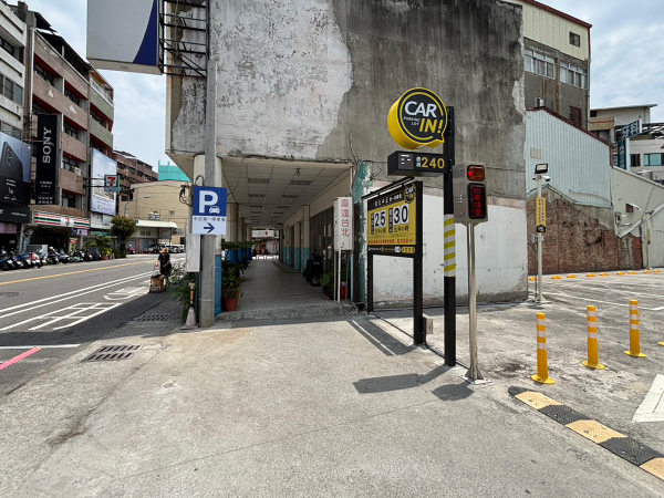 Zhong Zheng Parking Lot 1