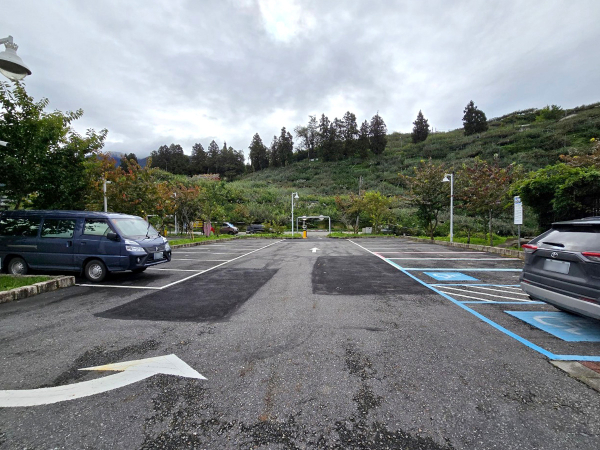 Lishan Sakuraen Hill Parking Lot