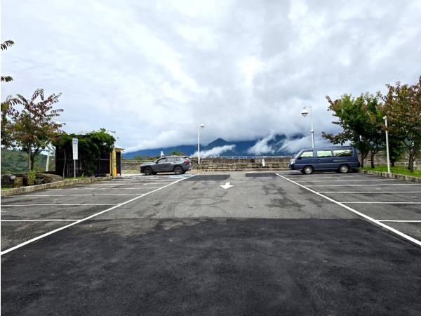 Lishan Sakuraen Hill Parking Lot
