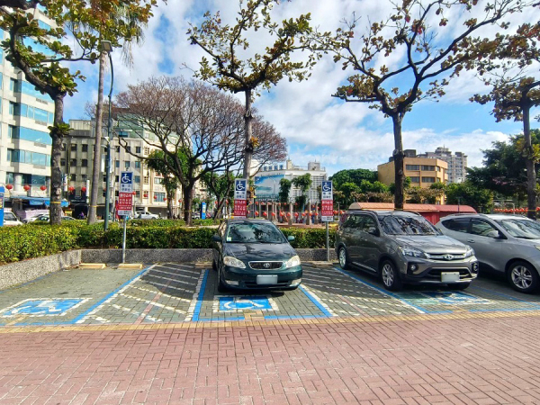 Chung Hwa Parking Lot