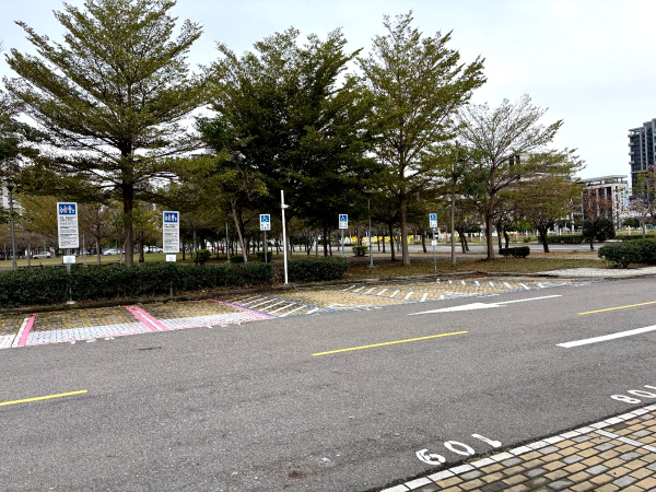Xincuo Parking Lot