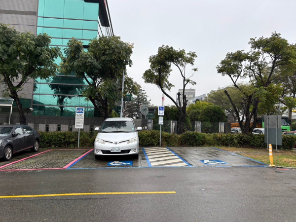 Qianling Parking Lot