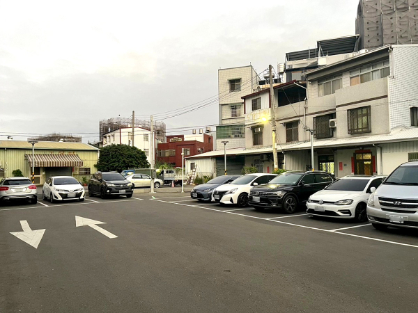 Pingde Parking Lot