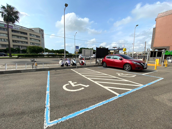 Dajia Jingguo Parking Lot