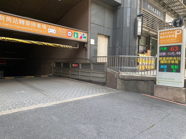 捷運南勢角站停車場