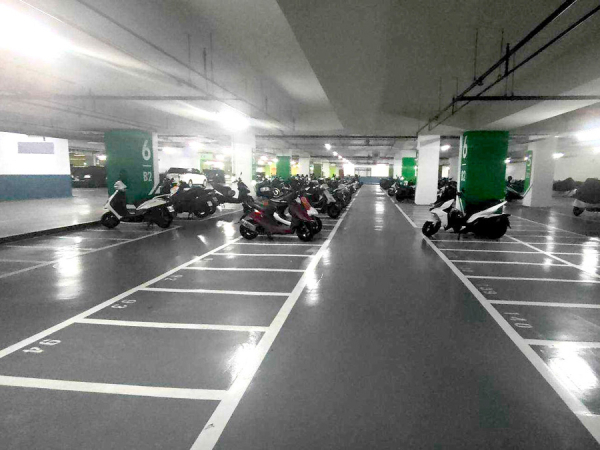 臺北大學運動場地下停車場