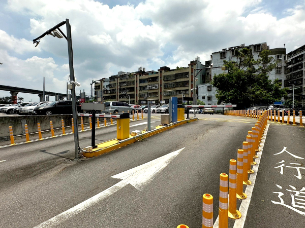 捷運新店站停車場