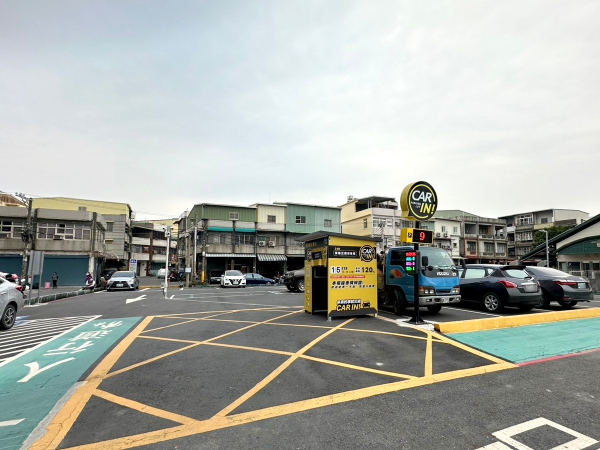 Ren'ai 3rd St. Parking Lot
