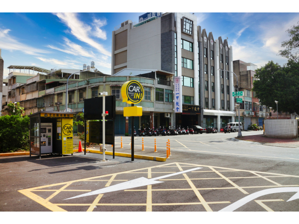 Fengshan Huaxing Parking Lot