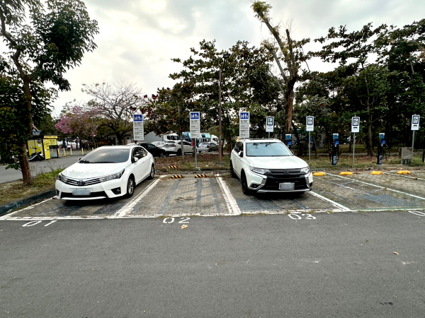 Jinshi Lake North Parking Lot