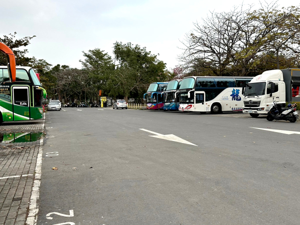 Jinshi Lake North Parking Lot