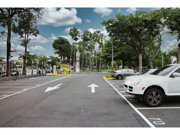 Gangshanzai Park Parking Lot