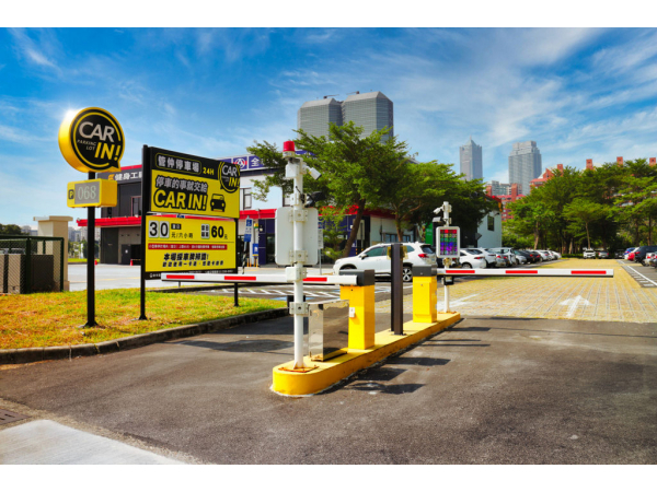 Guanzhong Parking Lot