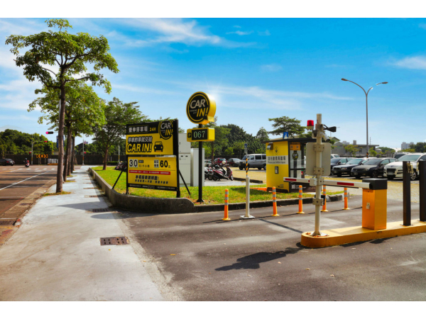 Guanzhong Parking Lot