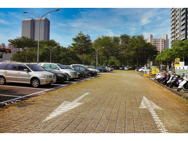 Guanzhong Parking Lot