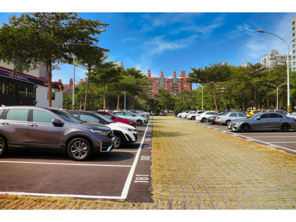 Guanzhong Parking Lot