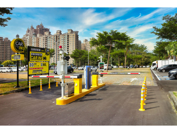 Guanghua Parking Lot