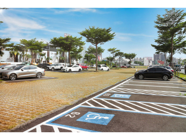 Guanghua Parking Lot