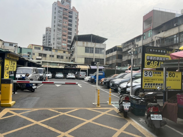 Erling Parking Lot