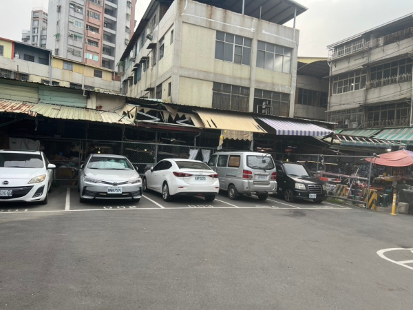 Erling Parking Lot