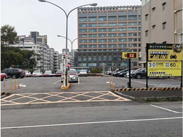 Huashan Parking Lot