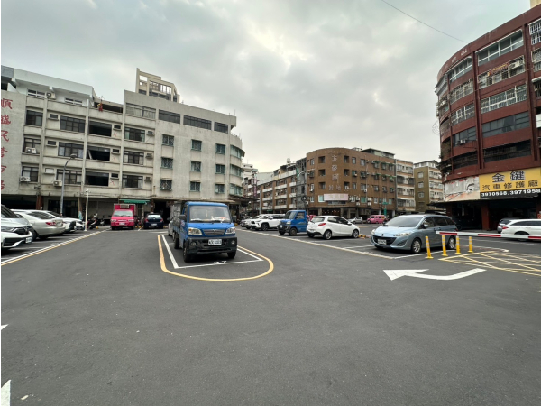 Wolong Parking Lot