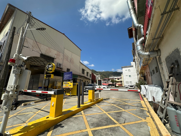 Jiaxian Linsen A Parking Lot