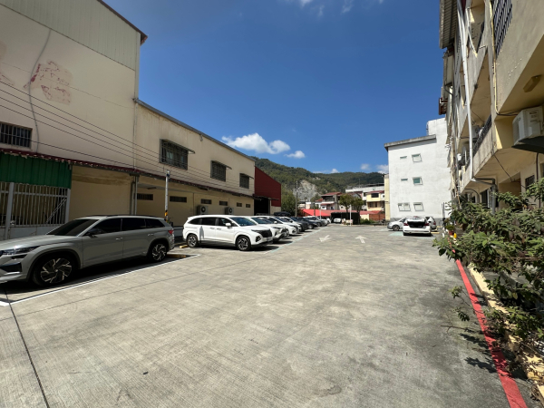 Jiaxian Linsen A Parking Lot
