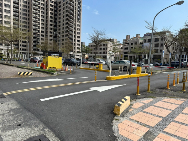 Dengdong Parking Lot